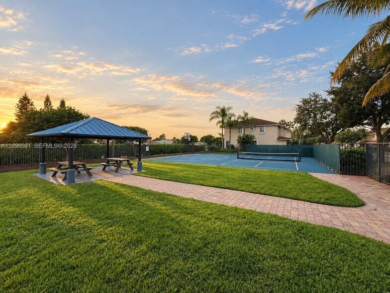 Building Photo - 2913 S Greenleaf Cir