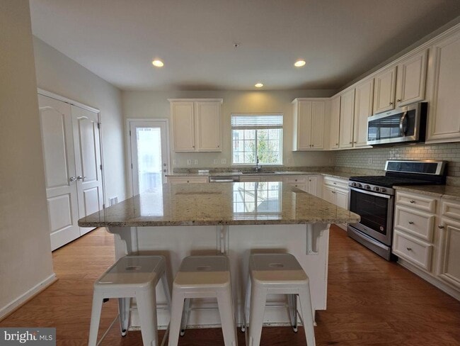 Building Photo - 12855 Clarksburg Square Rd