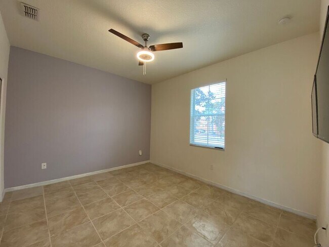Building Photo - 541 Las Fuentes Dr