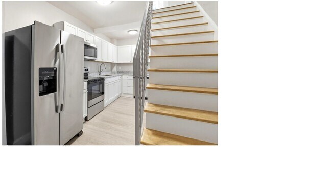 Building Photo - Single-Family House