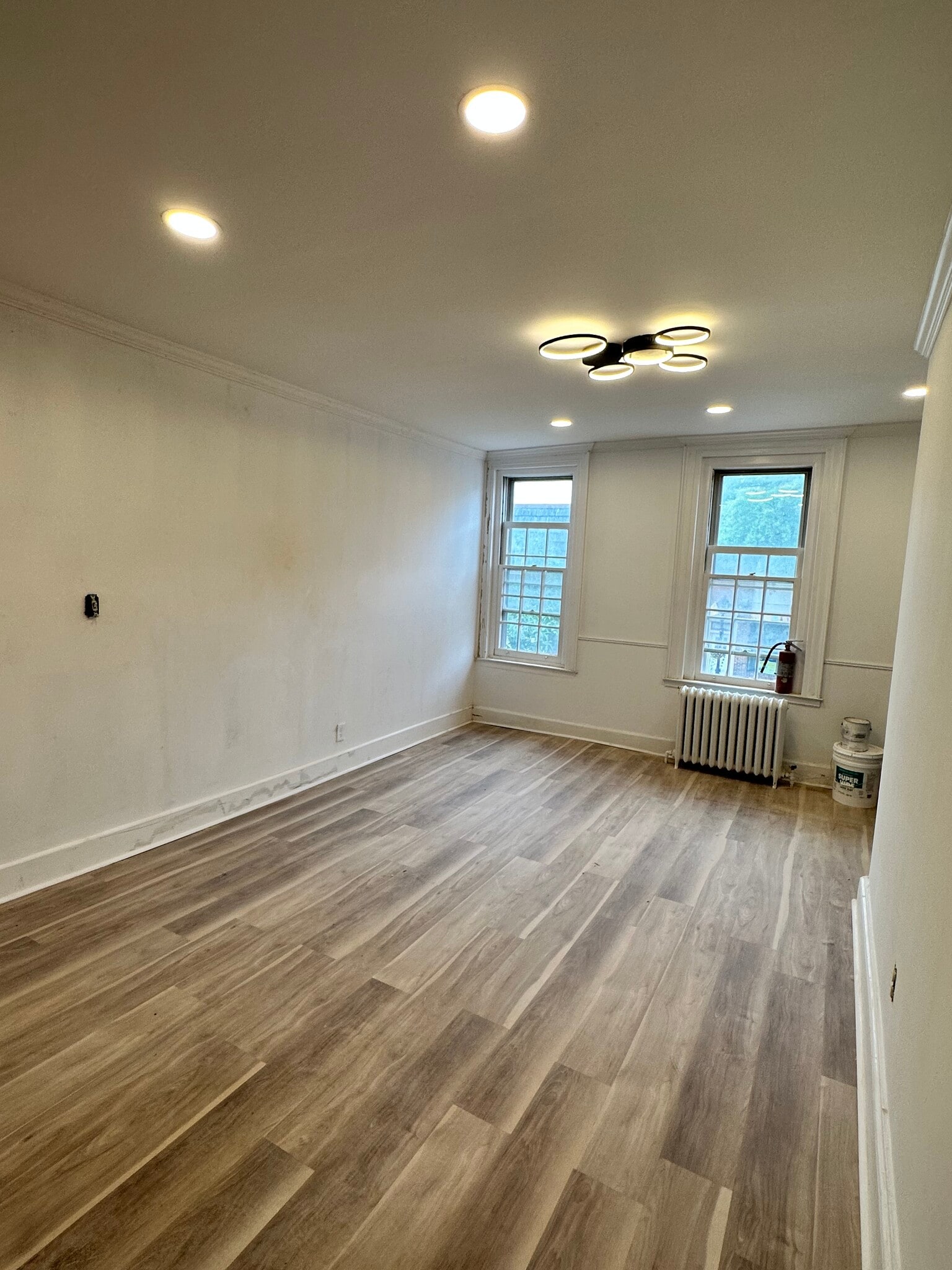 Large Living Room on first floor - 328 High St