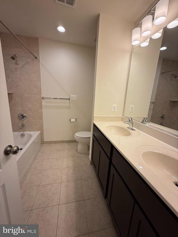 Building Photo - 9508 Weshire Dr