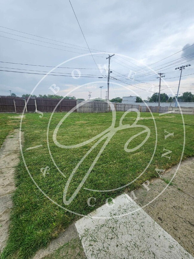 Building Photo - 2 bed 2 story townhouse! Individual baseme...