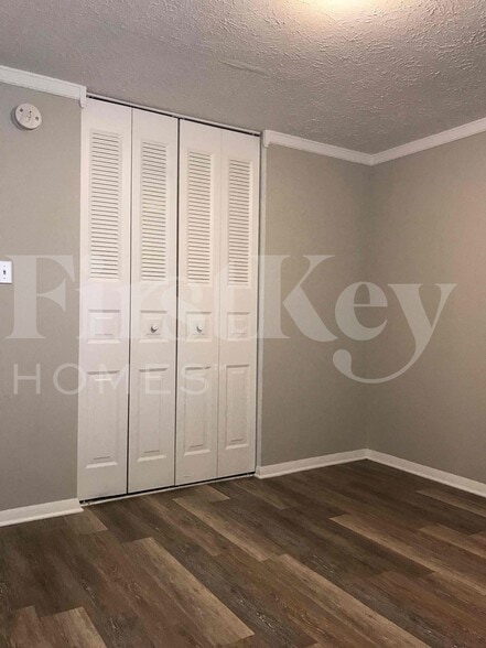 Building Photo - 1324 Lansdowne Rd