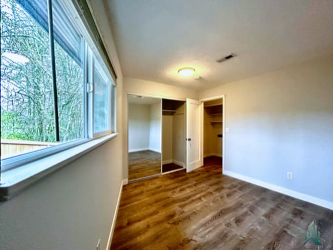 Building Photo - Southeast Bridgeway Avenue