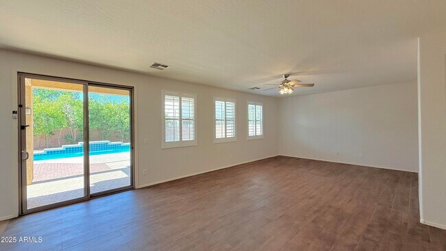 Building Photo - 3316 E Kingbird Pl