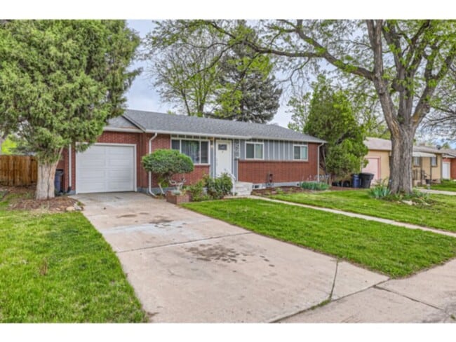 Building Photo - 3066 S Wolff St