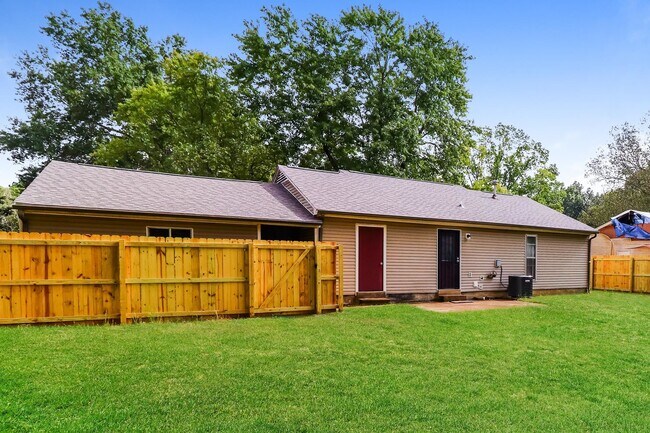 Building Photo - 2145 Bobolink Trail