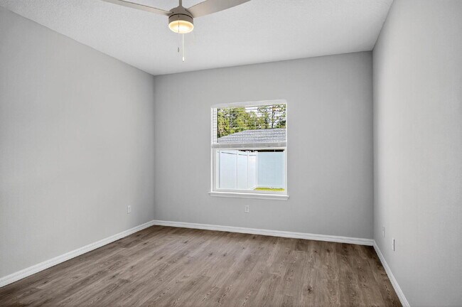 Building Photo - 8 Squire Ct