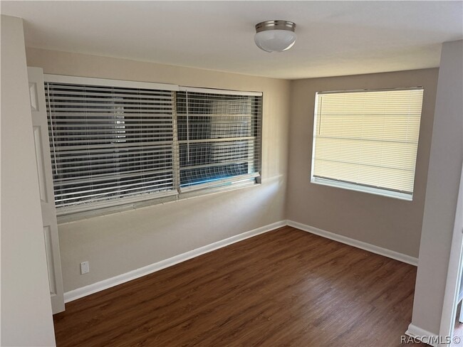 Building Photo - 7 N Jackson St