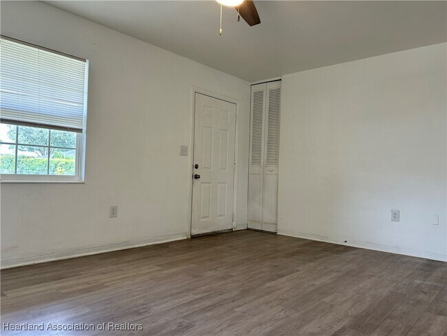 Building Photo - 124 Swallow Ave