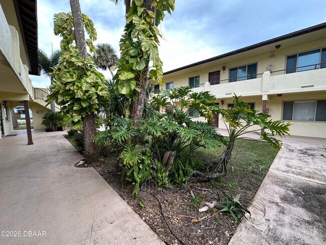 Building Photo - 400 Oakridge Blvd