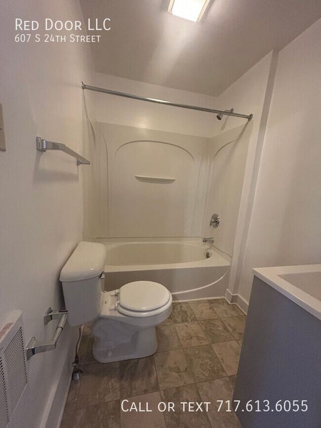 Building Photo - 607 S 24th St