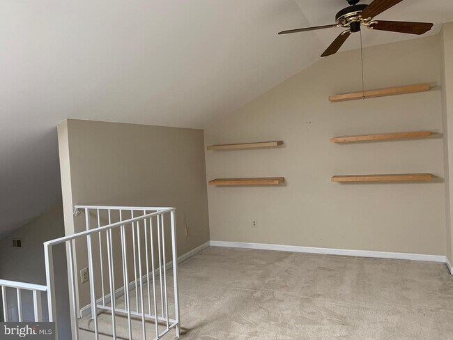 Building Photo - 6084B Essex House Square