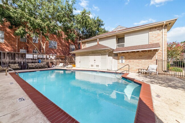 Building Photo - 2300 Augusta Dr