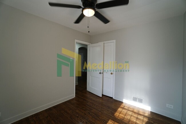 Building Photo - 10123 S Crandon Ave