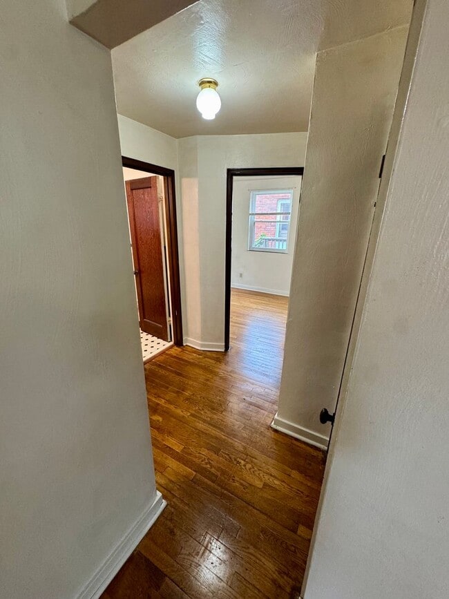 Building Photo - Charming 4 Bed 1.5 Bath house with BRAND NEW KITCHEN!!!