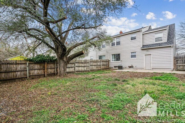 Building Photo - 427 N Harding Ave