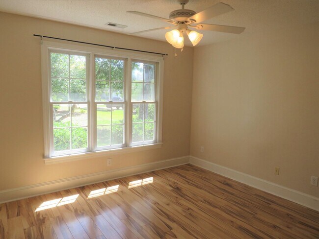 Building Photo - 130 Magen's Way Cedar Point, NC 28584