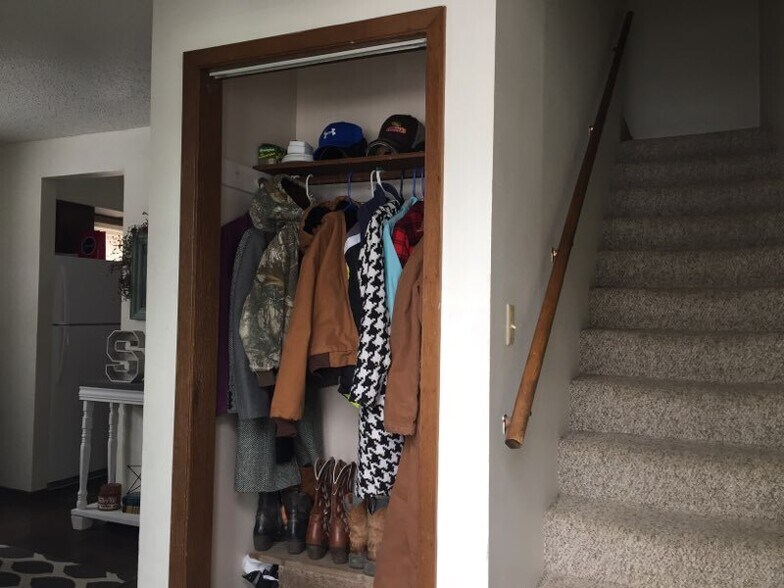 Building Photo - 605 E 16th St