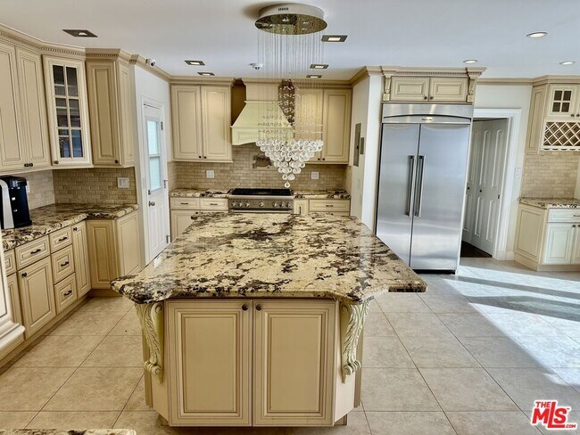 Building Photo - 128 S Swall Dr