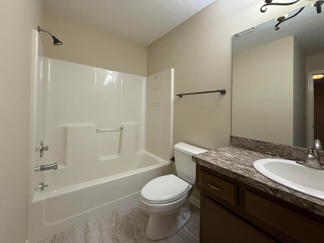 Building Photo - 105 Oakmont Ln