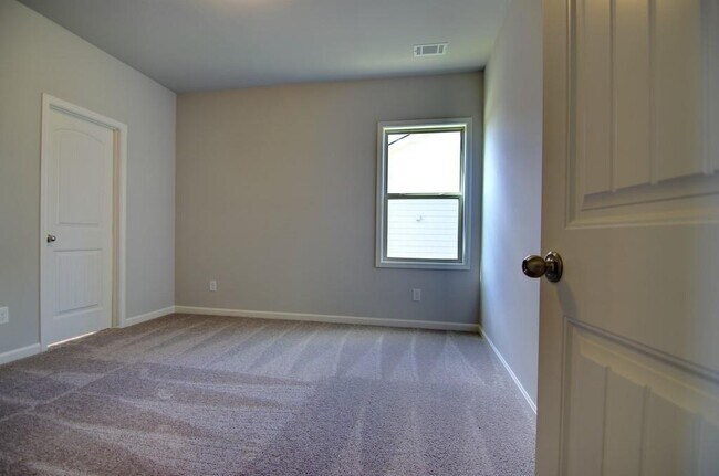 Building Photo - 7731 Silk Tree Pointe