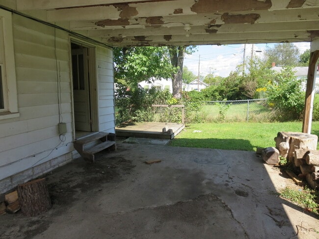 Building Photo - Cute as a button! Near Downtown Shelbyville