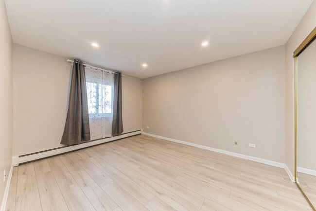 Building Photo - 751 S Dwyer Ave