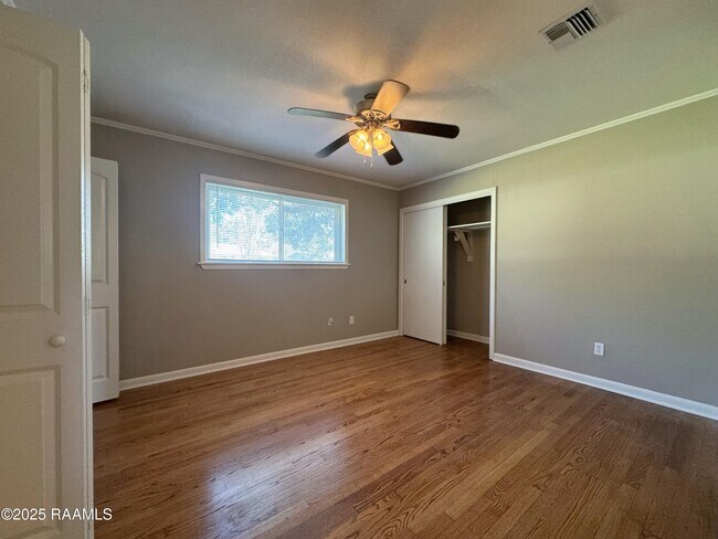 Building Photo - 216 Brentwood Blvd