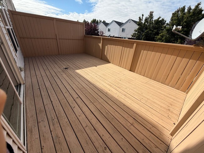 Building Photo - 2 Bedroom 2.5 bath townhouse w/ bonus room & Garage in Pasco