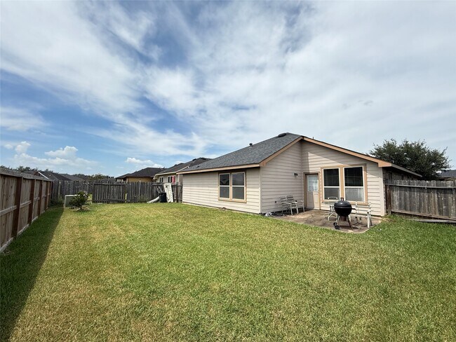 Building Photo - 1711 Cadbury Castle Dr