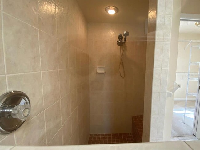 Building Photo - 15144 Lakeland Cir