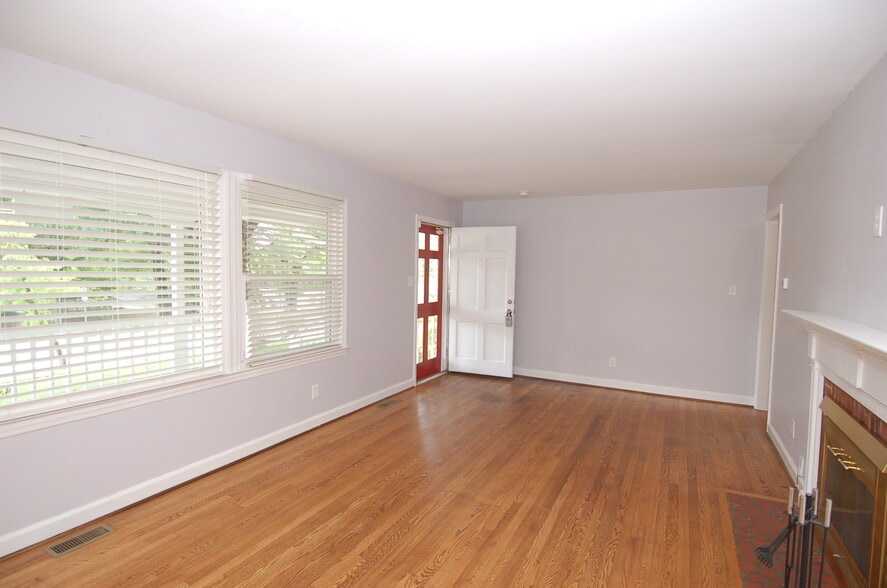 Building Photo - 3105 Brentwood Rd