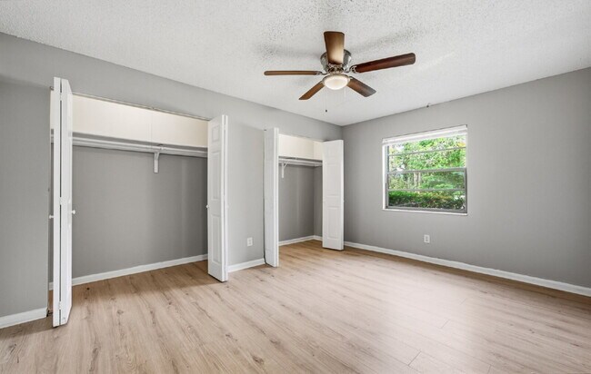 Building Photo - Expansive 2BR Downstairs Apartment Featuring a Fresh Remodel and Stainless Steel Essentials.