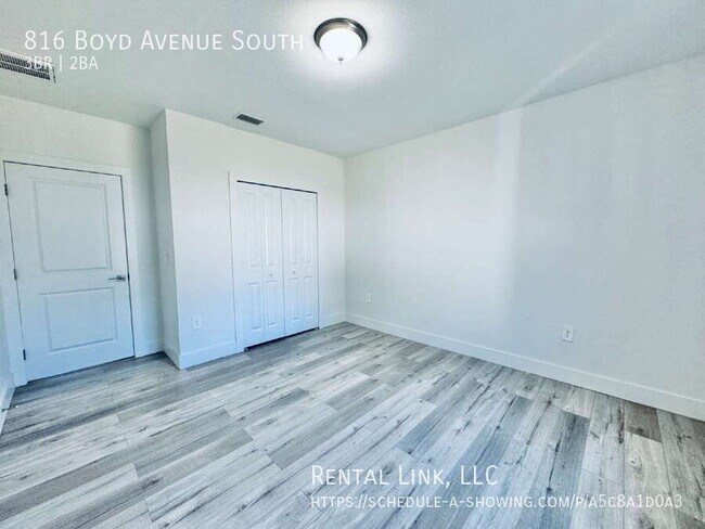 Building Photo - 816 Boyd Ave S