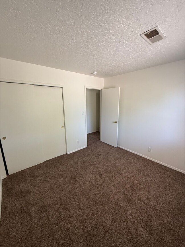 Building Photo - 629 Santa Fe Meadows Dr NE
