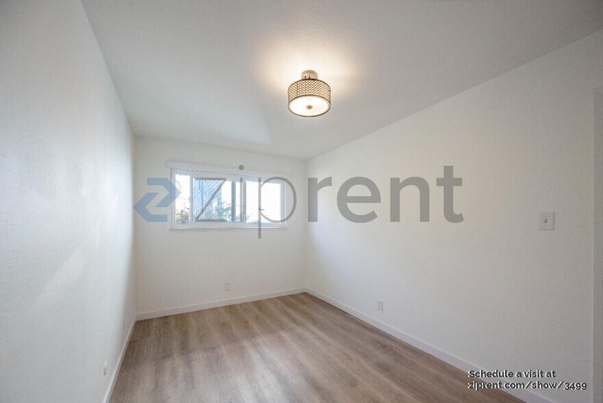 Building Photo - Unit