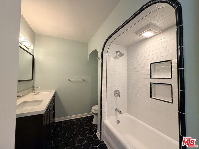 Building Photo - 6110 Scenic Ave