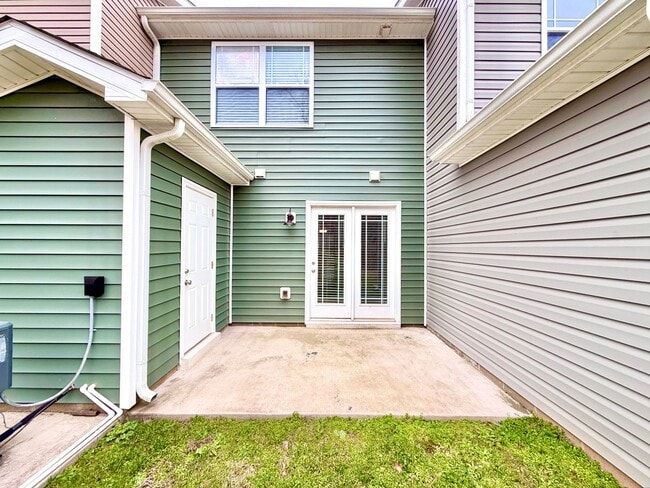 Building Photo - 235 Woodland Vly Ln