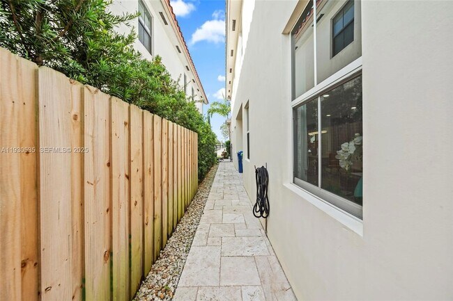 Building Photo - 6933 NW 104th Ct