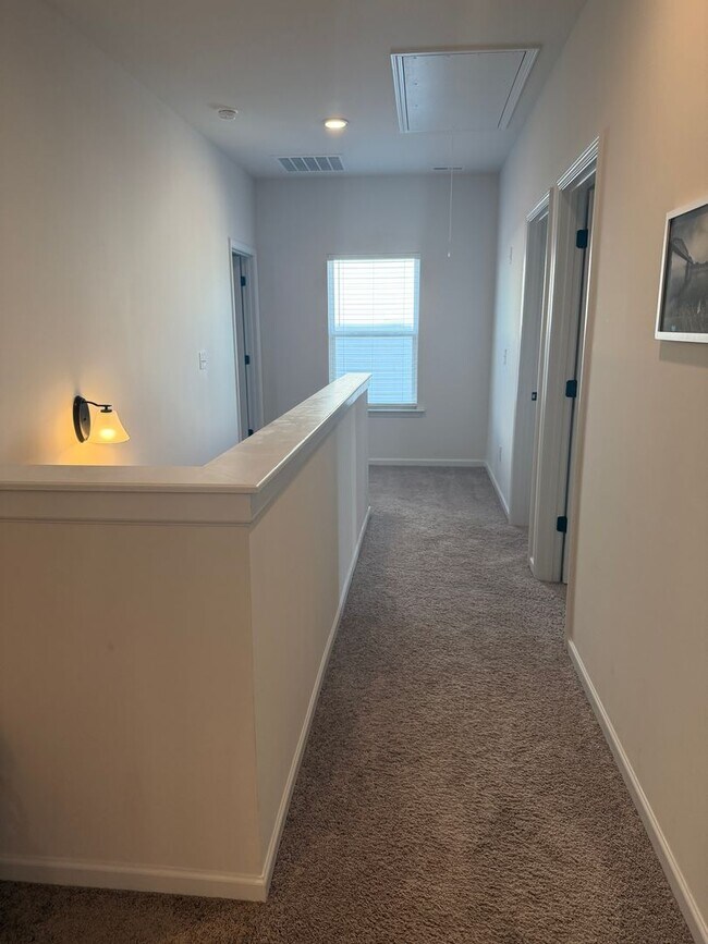 Building Photo - **NEW PRICE**Ooltewah-Harbour Chase Community