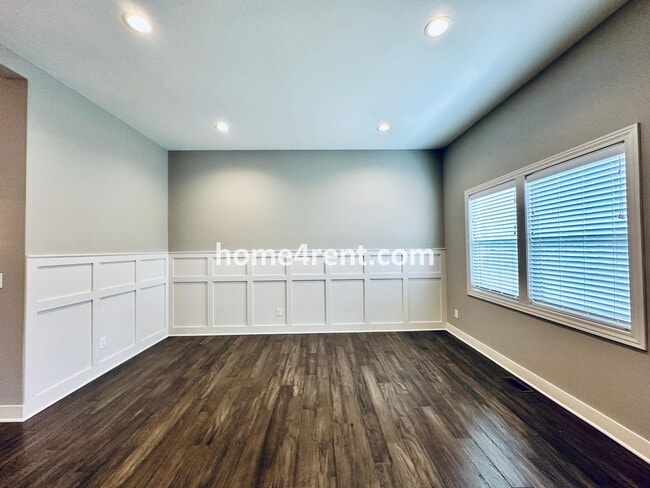 Building Photo - Stunning, Maintenance Free Townhome in Desoto w/ an Elegant Kitchen and Wood Floors Throughout!