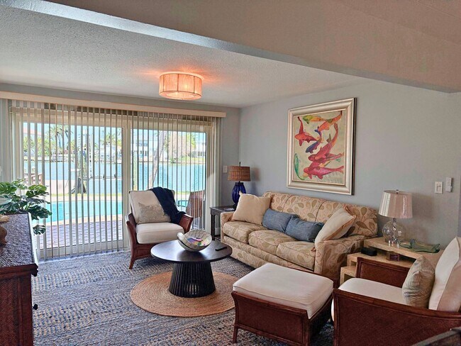 Building Photo - 10128 Yacht Club Dr