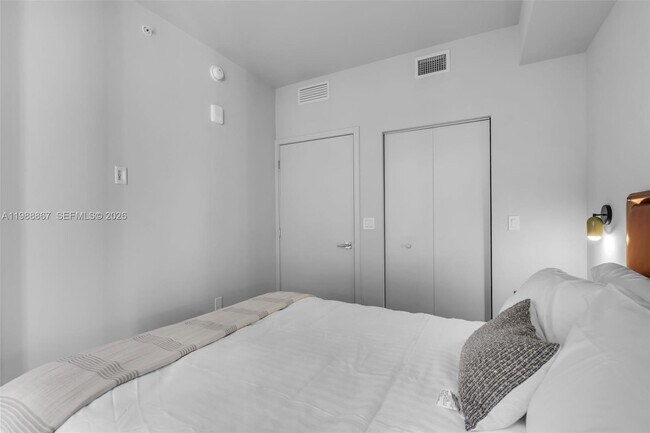 Building Photo - 601 N Miami Ave