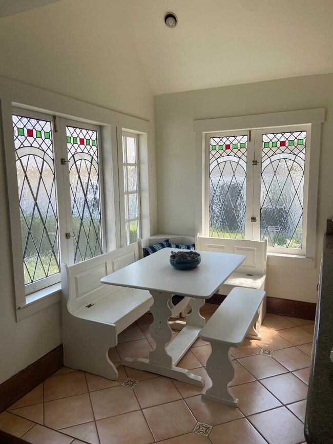 Building Photo - 1618 Micheltorena St