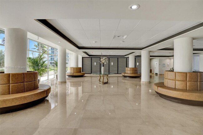 Building Photo - 5005 Collins Ave