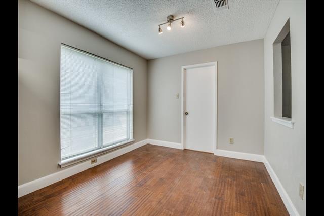 Building Photo - 3601 Willow Ridge Dr