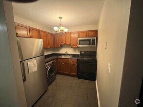 Building Photo - NEWLY AVAILABLE - RENOVATED 2 BR UNIT IN T...