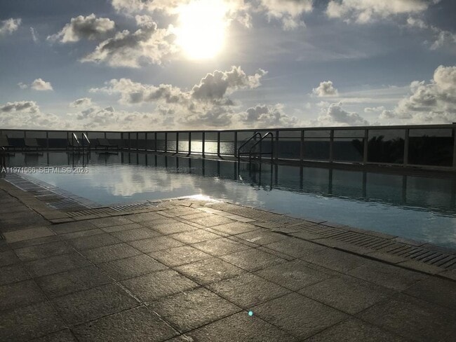 Building Photo - 15901 Collins Ave